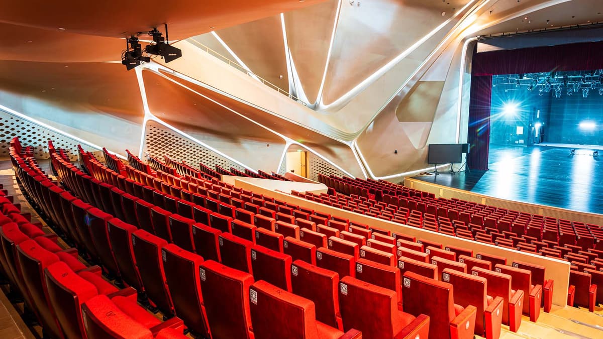 Grand Théâtre de Casablanca avec gradins rouges et scène